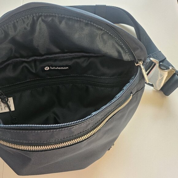 Lululemon Athletica City Adventure Belt Bag 2.5L- Colour: Submarine (Teal) - Picture 7 of 7